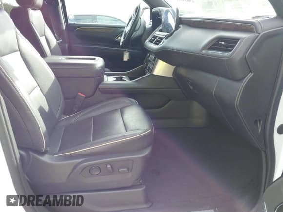 ✅ 2023 Chevrolet Suburban Premier • VIN: 1GNSKFKDXPR393461 • Lot: 43639375. Wystawiony na IAAI z przebiegiem 90 211 mil. Bezpłatny archiwum sprzedaży aukcyjnych z USA i szczegółowy raport historii pojazdu na DreamBid. Zdjęcie 5.