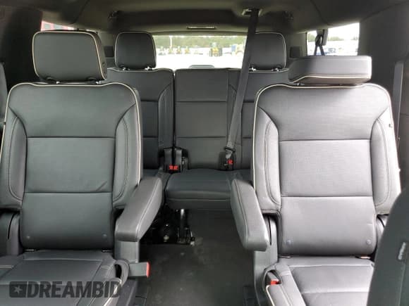 ✅ 2023 Chevrolet Suburban Premier • VIN: 1GNSKFKD9PR475598 • Lot: 75200954. Wystawiony na Copart z przebiegiem 30 049 mil. Bezpłatny archiwum sprzedaży aukcyjnych z USA i szczegółowy raport historii pojazdu na DreamBid. Zdjęcie 10.