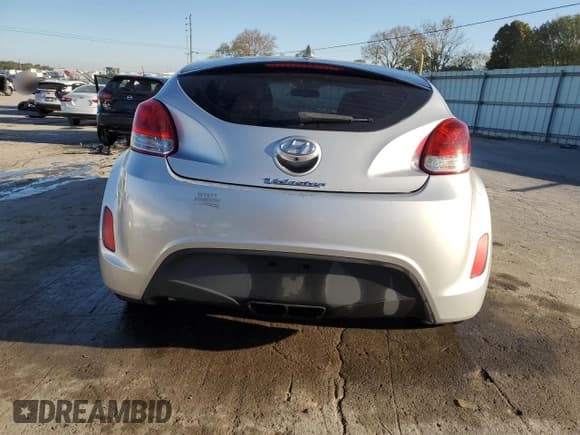 ✅ 2017 Hyundai Veloster • VIN: KMHTC6AD9HU319292 • Lot: 75811954. Wystawiony na Copart z przebiegiem 105 702 mil. Bezpłatny archiwum sprzedaży aukcyjnych z USA i szczegółowy raport historii pojazdu na DreamBid. Zdjęcie 6.