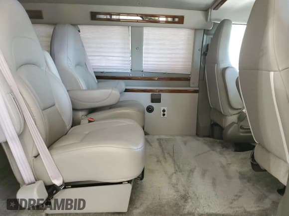 ✅ 2016 GMC Savana Cargo • VIN: 1GTW7AFG2G1219837 • Лот: 53461215. Опубликован ранее на Copart с пробегом 128 284 миль. Бесплатный доступ к архиву аукционных продаж из США и подробный отчёт об истории автомобиля на DreamBid. Изображение 11.