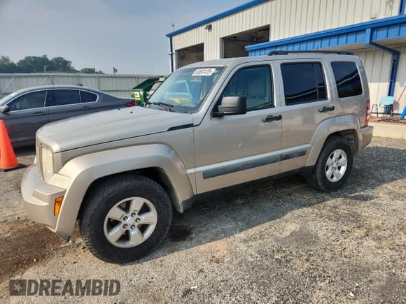 ✅ 2010 Jeep Liberty Sport • VIN: 1J4PP2GK4AW181688 • Лот: 63897475. Опубликован ранее на Copart с пробегом 122 724 миль. Бесплатный доступ к архиву аукционных продаж из США и подробный отчёт об истории автомобиля на DreamBid. Изображение 1.