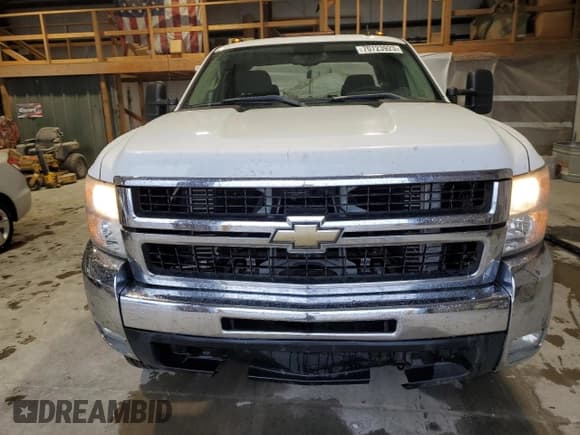 ✅ 2007 Chevrolet Silverado 2500HD 2LT • VIN: 1GCHK29697E535969 • Lot: 70723923. Wystawiony na Copart z przebiegiem 141 449 mil. Bezpłatny archiwum sprzedaży aukcyjnych z USA i szczegółowy raport historii pojazdu na DreamBid. Zdjęcie 5.
