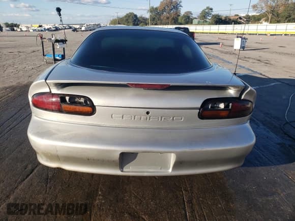 ✅ 2002 Chevrolet Camaro • VIN: 2G1FP22K122125552 • Lot: 84611225. Wystawiony na Copart z przebiegiem 271 441 mil. Bezpłatny archiwum sprzedaży aukcyjnych z USA i szczegółowy raport historii pojazdu na DreamBid. Zdjęcie 6.