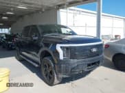 ✅ 2024 Ford F-150 Lightning Lariat • VIN: 1FT6W5L79RWG27644 • Lot: 43680798. Wystawiony na IAAI z przebiegiem Nie podano. Bezpłatny archiwum sprzedaży aukcyjnych z USA i szczegółowy raport historii pojazdu na DreamBid. Zdjęcie 6.