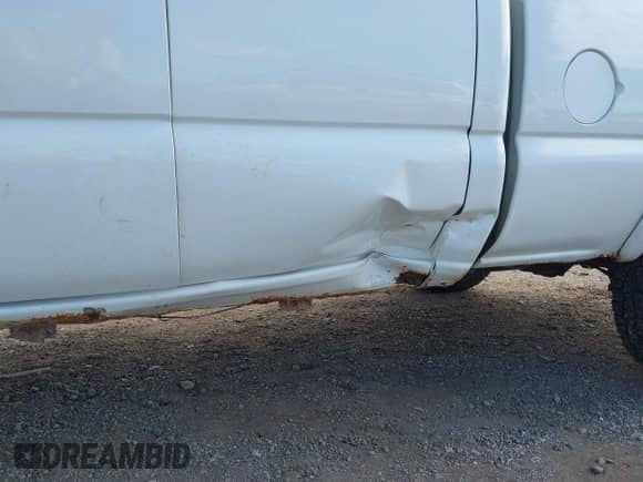 2007 Chevrolet Silverado 1500 LT3 z VIN 1GCEK19BX7Z105855, wystawiony jako IAAI lot #43430002 z przebiegiem 79 058 mil mil oraz . Historia ofert i sprzedaży dostępna na DreamBid. Obrazek 6.