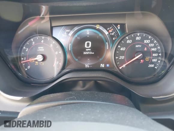 ✅ 2018 Chevrolet Camaro 1SS • VIN: 1G1FF1R75J0105979 • Lot: 43351013. Wystawiony na IAAI z przebiegiem 32 213 mil. Bezpłatny archiwum sprzedaży aukcyjnych z USA i szczegółowy raport historii pojazdu na DreamBid. Zdjęcie 7.