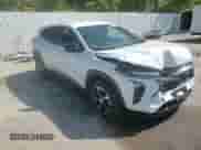 2025 Chevrolet Trax 1RS с VIN KL77LGEP9SC156914, выставлен на аукционе Copart как лот 84253015 с пробегом 6 925 миль миль и Списание • Salvage title. История ставок и продаж доступна на DreamBid. Изображение 14.