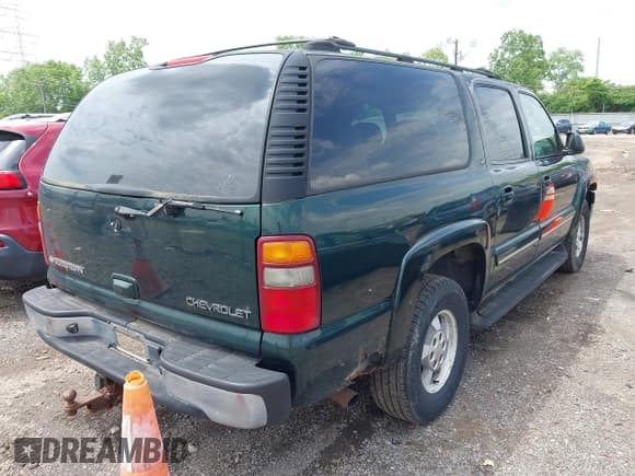 ✅ 2002 Chevrolet Suburban LT • VIN: 1GNFK16Z32J186556 • Лот: 42255091. Опубликован ранее на IAAI с пробегом 352 328 миль. Бесплатный доступ к архиву аукционных продаж из США и подробный отчёт об истории автомобиля на DreamBid. Изображение 4.