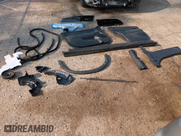 ✅ 2023 Mitsubishi Outlander ES • VIN: JA4ARUAUXPU012964 • Lot: 64581805. Wystawiony na Copart z przebiegiem 17 637 mil. Bezpłatny archiwum sprzedaży aukcyjnych z USA i szczegółowy raport historii pojazdu na DreamBid. Zdjęcie 12.