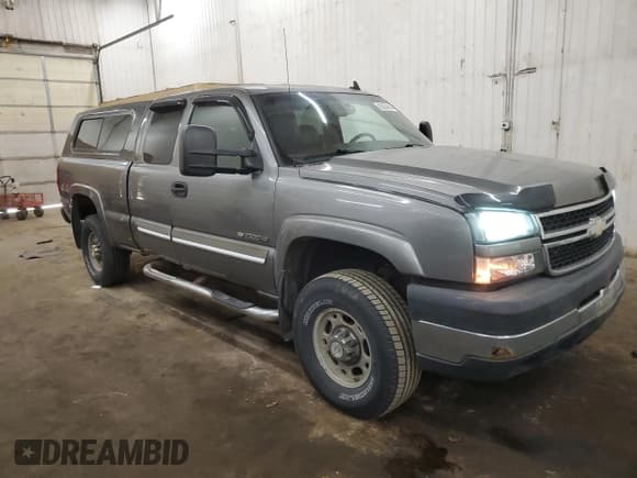 ✅ 2006 Chevrolet Silverado 2500HD Work Truck • VIN: 1GCHK29U66E125918 • Lot: 85034684. Wystawiony na Copart z przebiegiem 236 491 mil. Bezpłatny archiwum sprzedaży aukcyjnych z USA i szczegółowy raport historii pojazdu na DreamBid. Zdjęcie 4.
