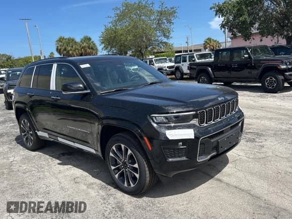✅ 2023 Jeep Grand Cherokee Overland • VIN: 1C4RJYD60P8914617 • Lot: 67291685. Wystawiony na Copart z przebiegiem 42 mil. Bezpłatny archiwum sprzedaży aukcyjnych z USA i szczegółowy raport historii pojazdu na DreamBid. Zdjęcie 1.