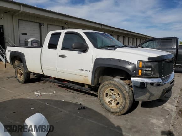 ✅ 2007 Chevrolet Silverado 2500HD Work Truck • VIN: 1GCHK29K77E554985 • Lot: 86100185. Wystawiony na Copart z przebiegiem 314 569 mil. Bezpłatny archiwum sprzedaży aukcyjnych z USA i szczegółowy raport historii pojazdu na DreamBid. Zdjęcie 4.