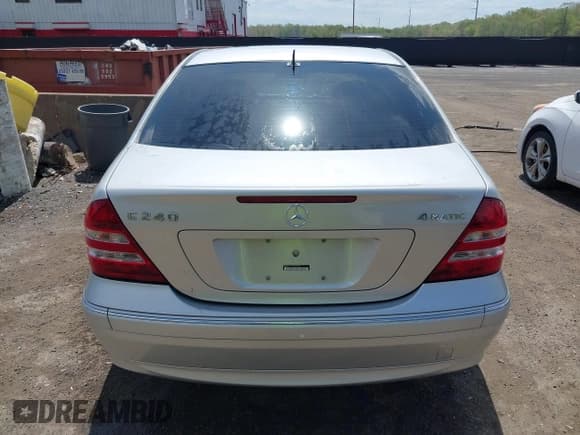 ✅ 2005 Mercedes-Benz C 240 • VIN: WDBRF81J75F707949 • Lot: 42083094. Wystawiony na IAAI z przebiegiem 108 730 mil. Bezpłatny archiwum sprzedaży aukcyjnych z USA i szczegółowy raport historii pojazdu na DreamBid. Zdjęcie 16.