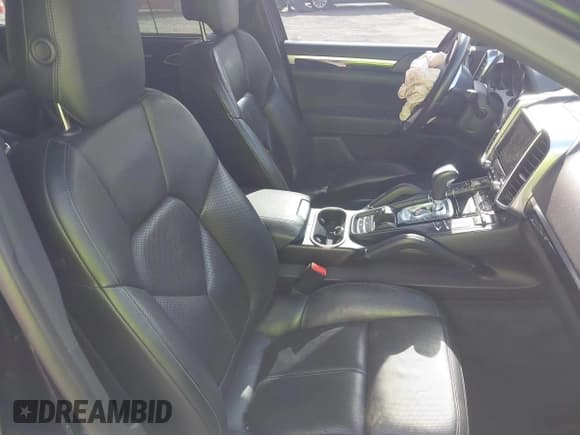 ✅ 2017 Porsche Cayenne • VIN: WP1AA2A28HKA86217 • Lot: 42099025. Listed on IAAI with 119,894 mi. Free auction sales archive from the USA and detailed vehicle history report at DreamBid. Image 5.