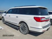 ✅ 2019 Lincoln Navigator Select • VIN: 5LMJJ3HT8KEL14611 • Lot: 43359323. Wystawiony na IAAI z przebiegiem 129 601 mil. Bezpłatny archiwum sprzedaży aukcyjnych z USA i szczegółowy raport historii pojazdu na DreamBid. Zdjęcie 3.