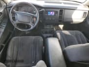 ✅ 2002 Dodge Dakota Sport • VIN: 1B7HG38NX2S637243 • Lot: 45389675. Wystawiony na Copart z przebiegiem 173 333 mil. Bezpłatny archiwum sprzedaży aukcyjnych z USA i szczegółowy raport historii pojazdu na DreamBid. Zdjęcie 8.