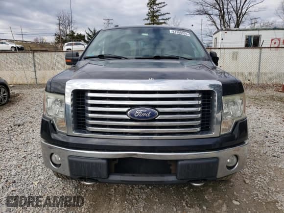 ✅ 2010 Ford F-150 XL • VIN: 1FTFX1EV1AFC76637 • Lot: 92389925. Wystawiony na Copart z przebiegiem 229 595 mil. Bezpłatny archiwum sprzedaży aukcyjnych z USA i szczegółowy raport historii pojazdu na DreamBid. Zdjęcie 5.