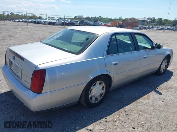 ✅ 2001 Cadillac DeVille • VIN: 1G6KD54Y91U235374 • Lot: 41874980. Wystawiony na IAAI z przebiegiem 136 090 mil. Bezpłatny archiwum sprzedaży aukcyjnych z USA i szczegółowy raport historii pojazdu na DreamBid. Zdjęcie 4.