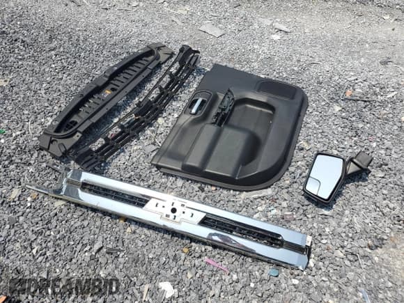 ✅ 2019 Chevrolet Silverado 1500 LT • VIN: 1GCRWCED6KZ196205 • Lot: 58987235. Wystawiony na Copart z przebiegiem 77 842 mil. Bezpłatny archiwum sprzedaży aukcyjnych z USA i szczegółowy raport historii pojazdu na DreamBid. Zdjęcie 12.