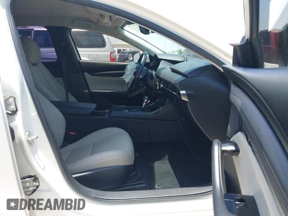 ✅ 2019 Mazda 3 Select • VIN: 3MZBPAALXKM112322 • Lot: 42438115. Listed on IAAI with 89,138 mi. Free auction sales archive from the USA and detailed vehicle history report at DreamBid. Image 5.