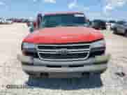 2006 Chevrolet Silverado 1500 Work Truck z VIN 1GCEC14X26Z258437, wystawiony jako Copart lot #65713665 z przebiegiem 200 371 mil mil oraz Szkoda całkowita • Salvage title. Historia ofert i sprzedaży dostępna na DreamBid. Obrazek 5.