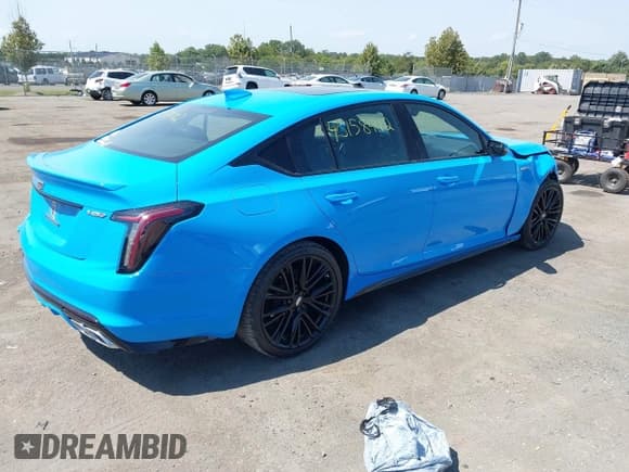 ✅ 2022 Cadillac CT5-V • VIN: 1G6DR5RW2N0119660 • Lot: 43158442. Wystawiony na IAAI z przebiegiem 46 566 mil. Bezpłatny archiwum sprzedaży aukcyjnych z USA i szczegółowy raport historii pojazdu na DreamBid. Zdjęcie 4.