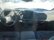 ✅ 2000 GMC Sierra 1500 SLE • VIN: 1GTEK14T5YZ346093 • Лот: 85654524. Опубликован ранее на Copart с пробегом 211 460 миль. Бесплатный доступ к архиву аукционных продаж из США и подробный отчёт об истории автомобиля на DreamBid. Изображение 8.