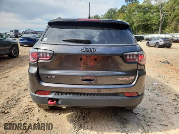 ✅ 2019 Jeep Compass Trailhawk • VIN: 3C4NJDDB9KT650523 • Lot: 82597425. Wystawiony na Copart z przebiegiem 97 407 mil. Bezpłatny archiwum sprzedaży aukcyjnych z USA i szczegółowy raport historii pojazdu na DreamBid. Zdjęcie 6.