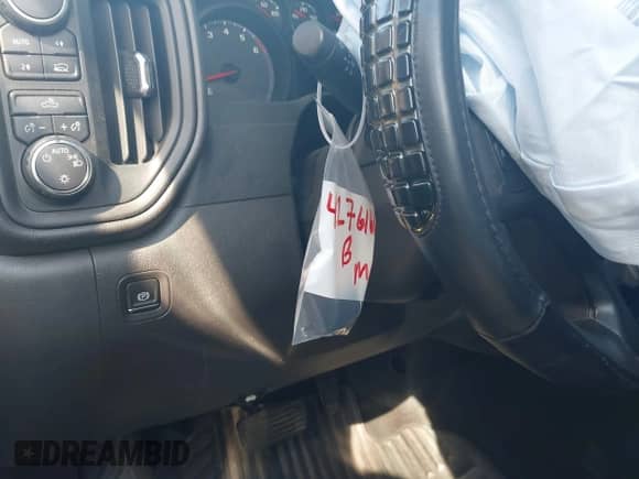 2020 Chevrolet Silverado 1500 Custom z VIN 3GCUYBEF6LG101921, wystawiony jako IAAI lot #42761613 z przebiegiem 72 944 mil mil oraz . Historia ofert i sprzedaży dostępna na DreamBid. Obrazek 18.