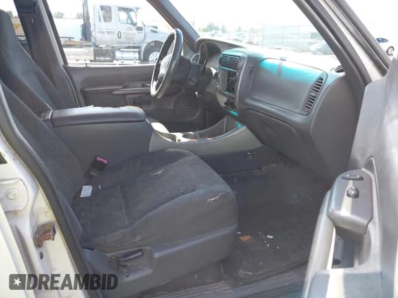 ✅ 2001 Ford Explorer Sport Trac • VIN: 1FMZU77E61UA32995 • Lot: 42249255. Wystawiony na IAAI z przebiegiem 307 869 mil. Bezpłatny archiwum sprzedaży aukcyjnych z USA i szczegółowy raport historii pojazdu na DreamBid. Zdjęcie 5.