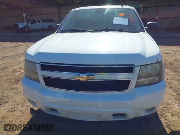 ✅ 2010 Chevrolet Suburban LS • VIN: 1GNUCHE07AR200622 • Lot: 43618255. Wystawiony na IAAI z przebiegiem 228 912 mil. Bezpłatny archiwum sprzedaży aukcyjnych z USA i szczegółowy raport historii pojazdu na DreamBid. Zdjęcie 6.