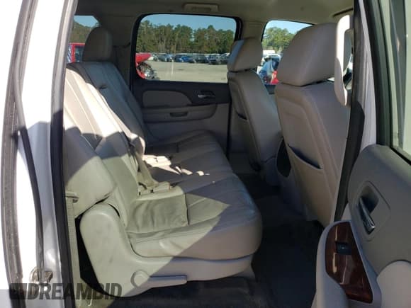 ✅ 2011 Chevrolet Suburban LT • VIN: 1GNSCJE01BR346174 • Lot: 76901604. Wystawiony na Copart z przebiegiem 171 083 mil. Bezpłatny archiwum sprzedaży aukcyjnych z USA i szczegółowy raport historii pojazdu na DreamBid. Zdjęcie 11.