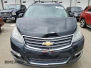 ✅ 2015 Chevrolet Traverse LT • VIN: 1GNKRHKD4FJ221740 • Lot: 55963634. Wystawiony na Copart z przebiegiem 79 218 mil. Bezpłatny archiwum sprzedaży aukcyjnych z USA i szczegółowy raport historii pojazdu na DreamBid. Zdjęcie 5.