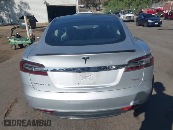 ✅ 2013 Tesla Model S Performance • VIN: 5YJSA1DP6DFP20977 • Lot: 43634841. Wystawiony na IAAI z przebiegiem Nie podano. Bezpłatny archiwum sprzedaży aukcyjnych z USA i szczegółowy raport historii pojazdu na DreamBid. Zdjęcie 15.
