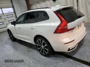 ✅ 2025 Volvo XC60 Plus • VIN: YV4M12RC9S1182962 • Lot: 89471595. Wystawiony na Copart z przebiegiem 10 810 mil. Bezpłatny archiwum sprzedaży aukcyjnych z USA i szczegółowy raport historii pojazdu na DreamBid. Zdjęcie 2.