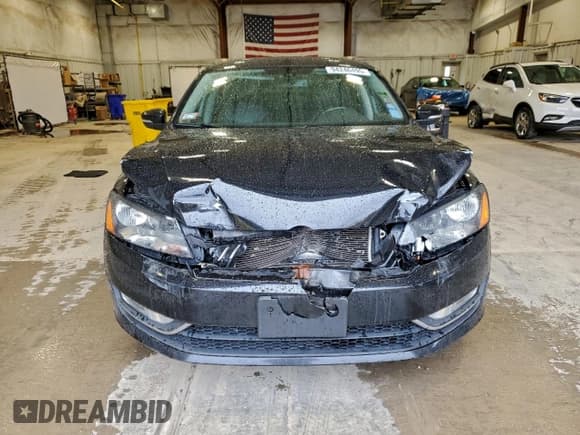 ✅ 2014 Volkswagen Passat SEL Premium • VIN: 1VWCS7A33EC093317 • Lot: 94246495. Wystawiony na Copart z przebiegiem 141 076 mil. Bezpłatny archiwum sprzedaży aukcyjnych z USA i szczegółowy raport historii pojazdu na DreamBid. Zdjęcie 5.