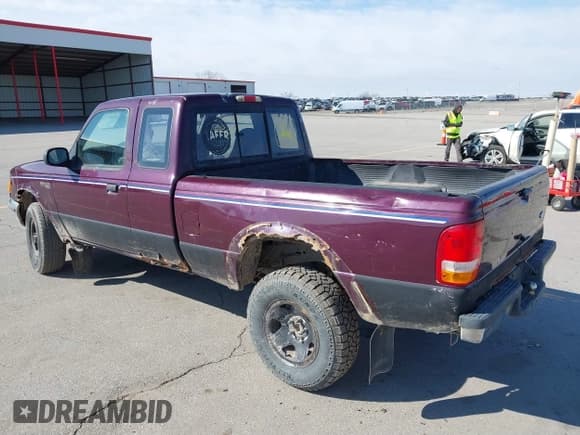 ✅ 1994 Ford Ranger Splash • VIN: 1FTCR15X3RPC11809 • Lot: 41878268. Wystawiony na IAAI z przebiegiem 252 657 mil. Bezpłatny archiwum sprzedaży aukcyjnych z USA i szczegółowy raport historii pojazdu na DreamBid. Zdjęcie 3.