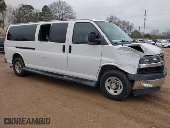 ✅ 2020 Chevrolet Express Passenger LT • VIN: 1GAZGPFG4L1121251 • Lot: 41306415. Wystawiony na IAAI z przebiegiem 77 060 mil. Bezpłatny archiwum sprzedaży aukcyjnych z USA i szczegółowy raport historii pojazdu na DreamBid. Zdjęcie 1.