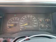 ✅ 1999 Chevrolet Suburban • VIN: 3GNFK16R8XG250888 • Lot: 74305324. Wystawiony na Copart z przebiegiem 208 707 mil. Bezpłatny archiwum sprzedaży aukcyjnych z USA i szczegółowy raport historii pojazdu na DreamBid. Zdjęcie 9.