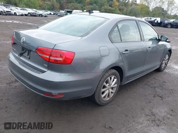 ✅ 2015 Volkswagen Jetta SE • VIN: 3VWD07AJ4FM347979 • Лот: 43301447. Опубликован ранее на IAAI с пробегом 114 436 миль. Бесплатный доступ к архиву аукционных продаж из США и подробный отчёт об истории автомобиля на DreamBid. Изображение 4.