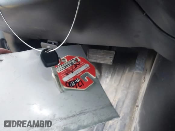 ✅ 2023 Chevrolet Express Cargo • VIN: 1GCWGAFP5P1230752 • Lot: 43732338. Wystawiony na IAAI z przebiegiem 42 696 mil. Bezpłatny archiwum sprzedaży aukcyjnych z USA i szczegółowy raport historii pojazdu na DreamBid. Zdjęcie 11.