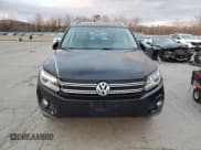✅ 2012 Volkswagen Tiguan S • VIN: WVGBV7AXXCW593300 • Lot: 92845815. Wystawiony na Copart z przebiegiem 124 878 mil. Bezpłatny archiwum sprzedaży aukcyjnych z USA i szczegółowy raport historii pojazdu na DreamBid. Zdjęcie 5.