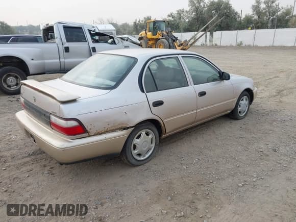 ✅ 1997 Toyota Corolla CE • VIN: 1NXBA02EXVZ612944 • Lot: 43127380. Wystawiony na IAAI z przebiegiem 230 755 mil. Bezpłatny archiwum sprzedaży aukcyjnych z USA i szczegółowy raport historii pojazdu na DreamBid. Zdjęcie 4.