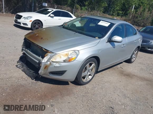 ✅ 2012 Volvo S60 T5 • VIN: YV1622FS6C2134345 • Lot: 43150882. Wystawiony na IAAI z przebiegiem 124 983 mil. Bezpłatny archiwum sprzedaży aukcyjnych z USA i szczegółowy raport historii pojazdu na DreamBid. Zdjęcie 2.