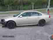 2012 Chevrolet Impala Police Police z VIN 2G1WD5E37C1202978, wystawiony jako IAAI lot #42106770 z przebiegiem 198 664 mil mil oraz . Historia ofert i sprzedaży dostępna na DreamBid. Obrazek 14.