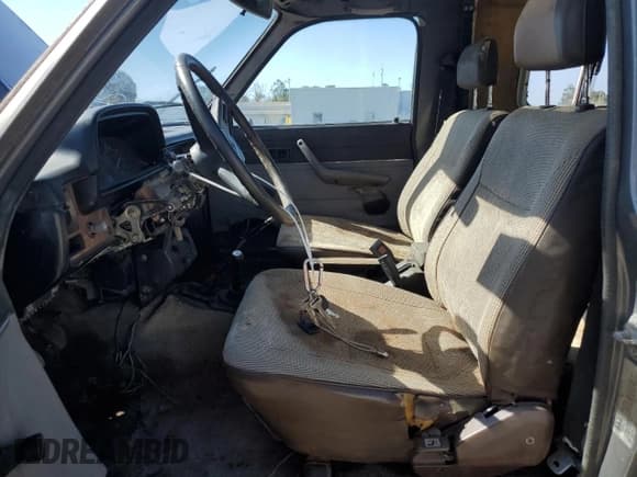 ✅ 1982 Toyota Pickup • VIN: JT4RN38S2C0025454 • Lot: 55791695. Wystawiony na Copart z przebiegiem 127 076 mil. Bezpłatny archiwum sprzedaży aukcyjnych z USA i szczegółowy raport historii pojazdu na DreamBid. Zdjęcie 7.