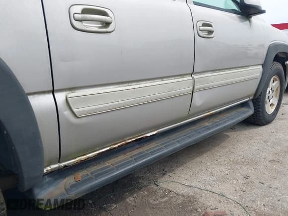 ✅ 2004 Chevrolet Suburban LT • VIN: 1GNFK16Z14J246188 • Lot: 43318864. Listed on IAAI with 220,765 mi. Free auction sales archive from the USA and detailed vehicle history report at DreamBid. Image 16.