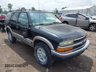 ✅ 1998 Chevrolet Blazer LS • VIN: 1GNDT13W9W2289009 • Lot: 42533871. Wystawiony na IAAI z przebiegiem 165 585 mil. Bezpłatny archiwum sprzedaży aukcyjnych z USA i szczegółowy raport historii pojazdu na DreamBid. Zdjęcie 1.