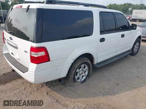 ✅ 2009 Ford Expedition Max SSV • VIN: 1FMFK16529EB27261 • Lot: 42913289. Wystawiony na IAAI z przebiegiem 157 020 mil. Bezpłatny archiwum sprzedaży aukcyjnych z USA i szczegółowy raport historii pojazdu na DreamBid. Zdjęcie 4.