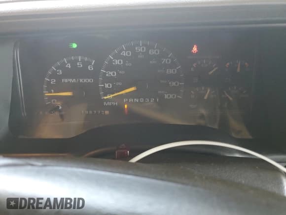 ✅ 1997 GMC Suburban • VIN: 3GKFK16R3VG505683 • Lot: 84783745. Wystawiony na Copart z przebiegiem 198 773 mil. Bezpłatny archiwum sprzedaży aukcyjnych z USA i szczegółowy raport historii pojazdu na DreamBid. Zdjęcie 9.